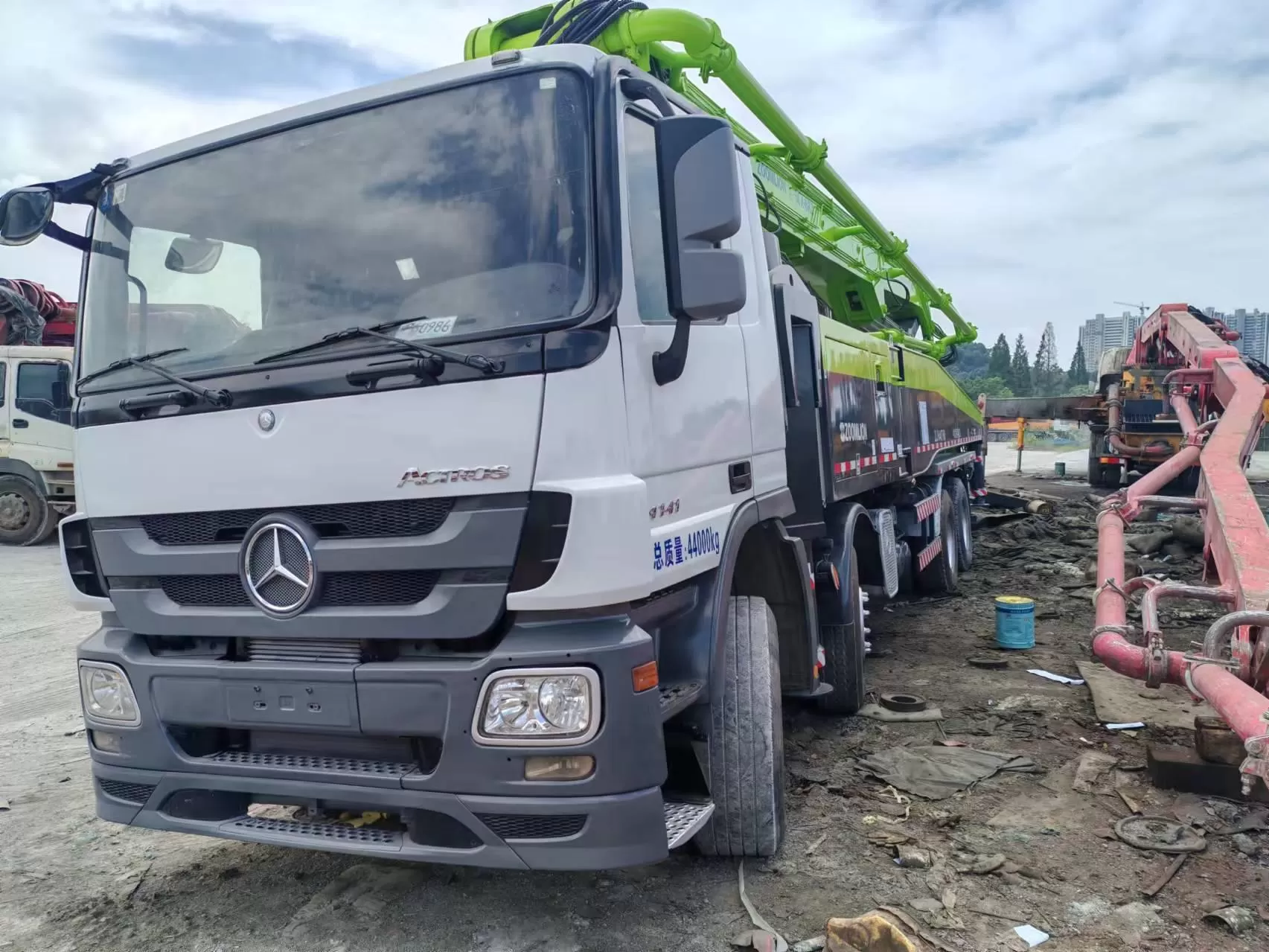 2012 zoomlion 56 m auslegerpumpe, lkw-betonpumpenwagen auf benz-chassis