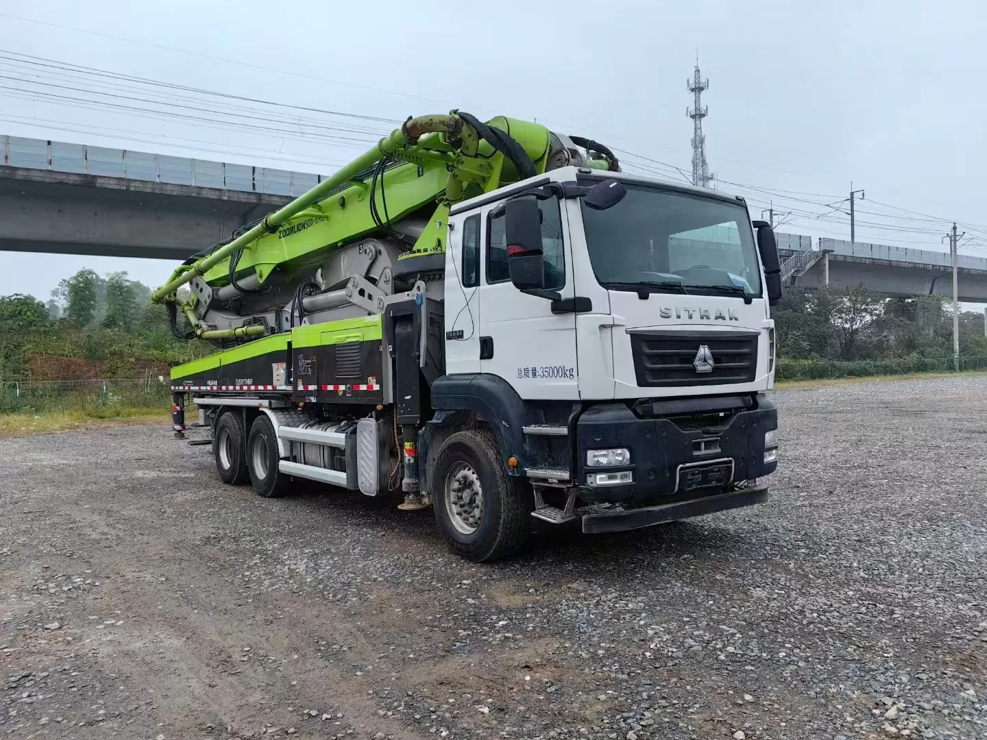 hochwertige 2022 boom pump 50m lkw-betonpumpenwagen auf sitrak-chassis