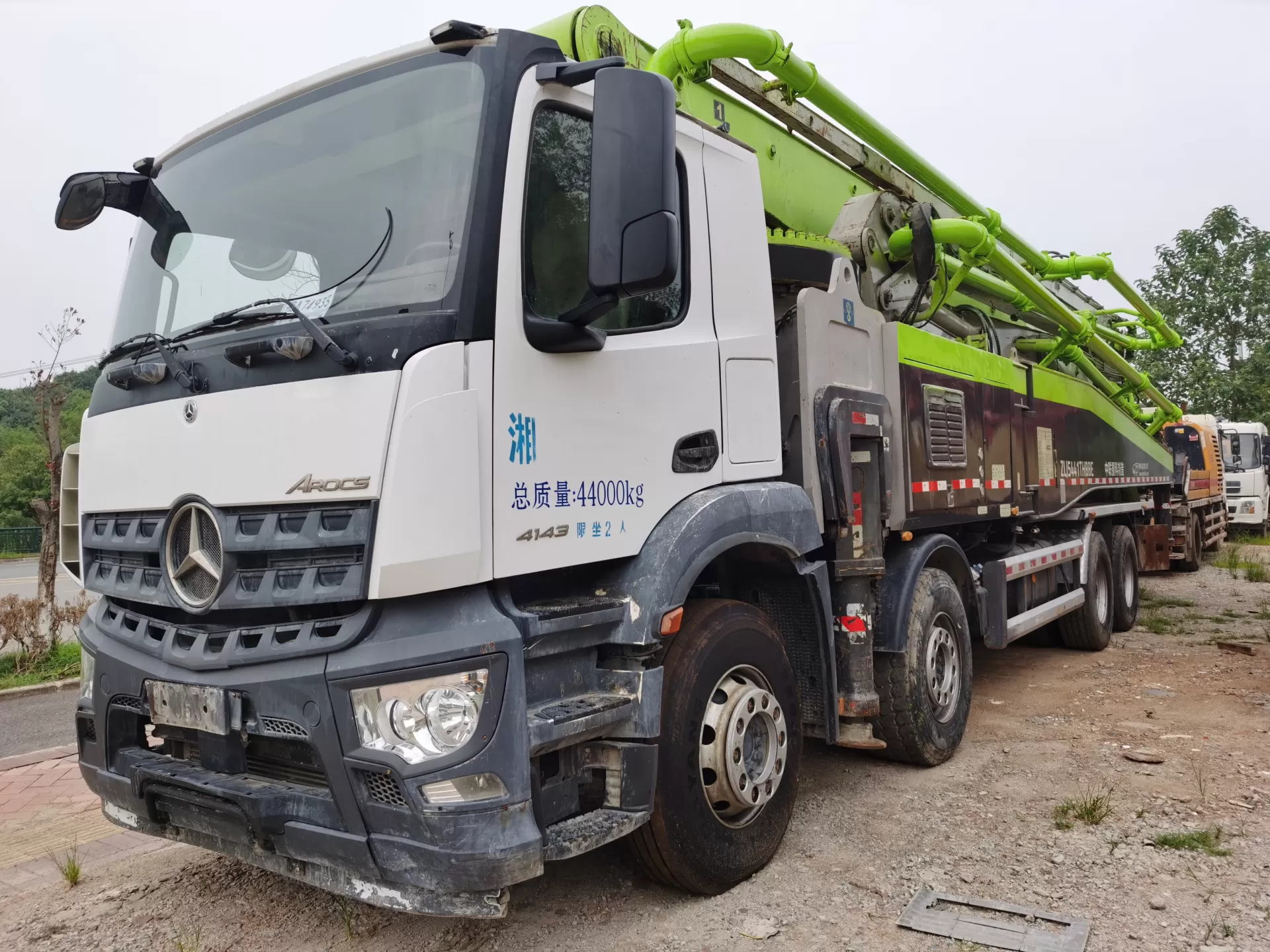 2020 zoomlion boom pump 63m lkw-betonpumpenwagen auf benz-chassis