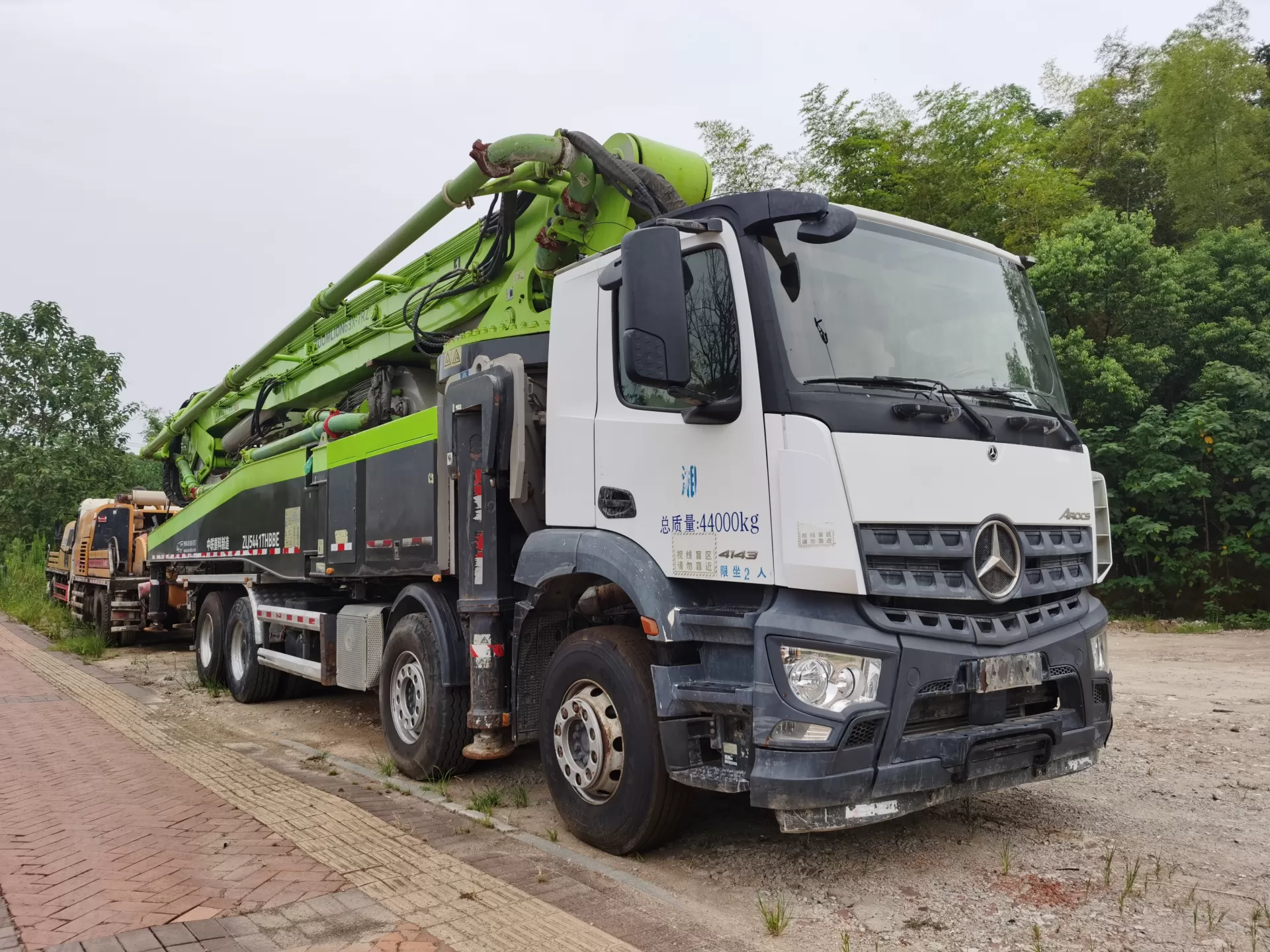 2020 zoomlion boom pump 63m lkw-betonpumpenwagen auf benz-chassis