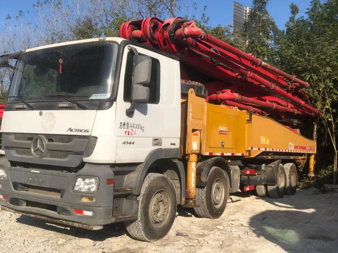 hochwertige 2018 sany boom pump 56m lkw-betonpumpe auf benz-chassis