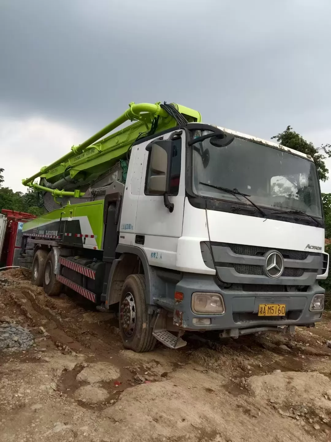 2013 zoomlion boom pump 47m lkw-betonpumpenwagen auf benz-chassis